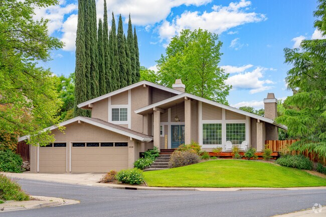 Diamond Oaks is full of clean streets and well maintained properties.