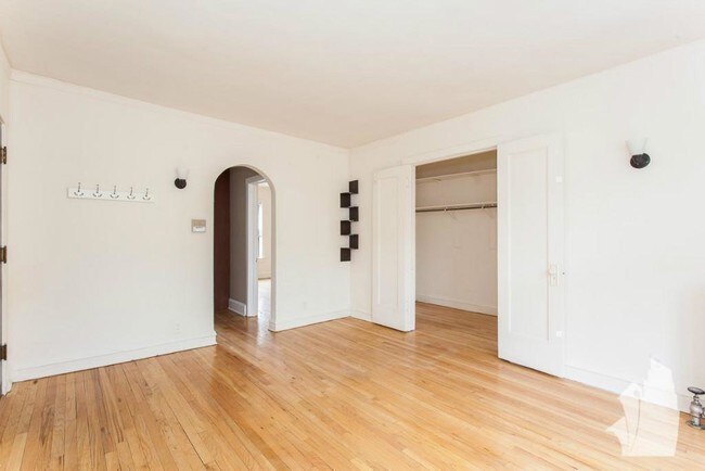 2100 W Ainslie St unit 2E, Chicago, IL 60625 - photo 3