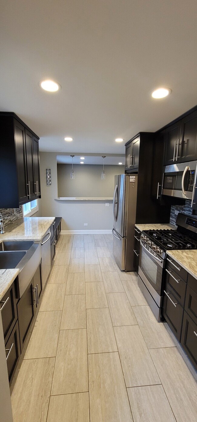 1147 Needham Rd, Naperville, IL 60563 - photo 6