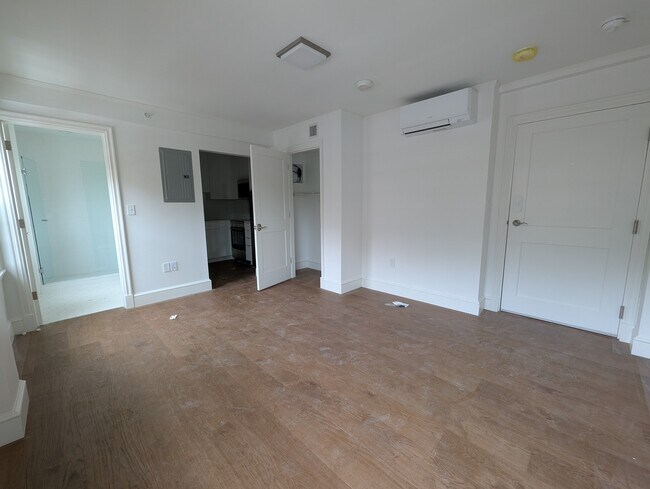 1642 Massachusetts Ave unit A, Cambridge, MA 02138 - photo 4