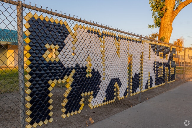 The school mascot to Shackelford Elementary School is a panther.