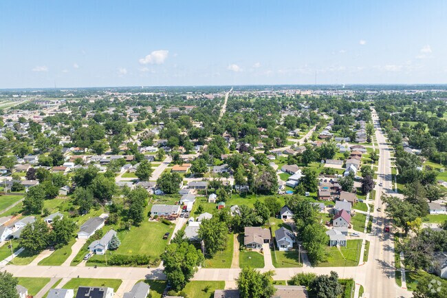 Kenwood Park homes typically have large backyards.