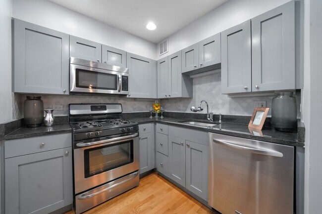 2131 N Larrabee St unit 6203, Chicago, IL 60614 - photo 3