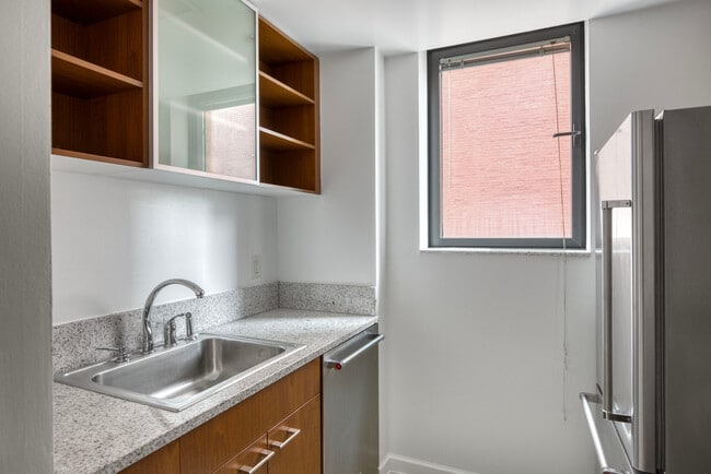 535 W 23 St unit FL5-ID2193, New York, NY 10011 - photo 7