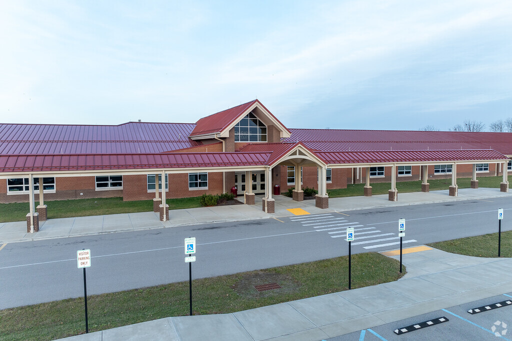 The student population of Creekside Elementary is 473 and the school serves K-5.