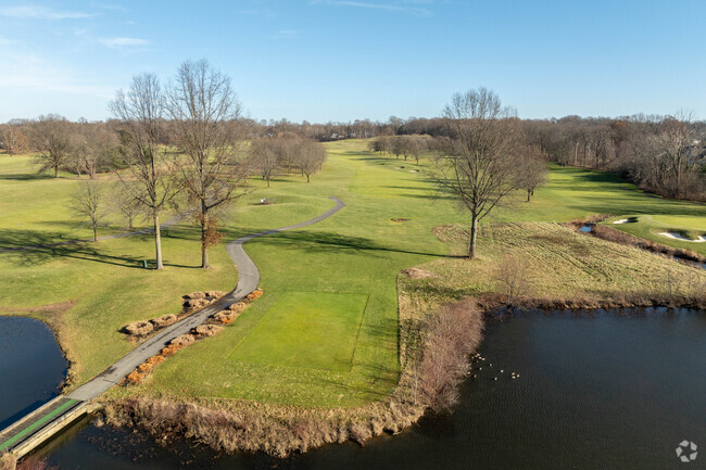 Buckingham Gate residents have convenient acess to Brookledge Golf Course.