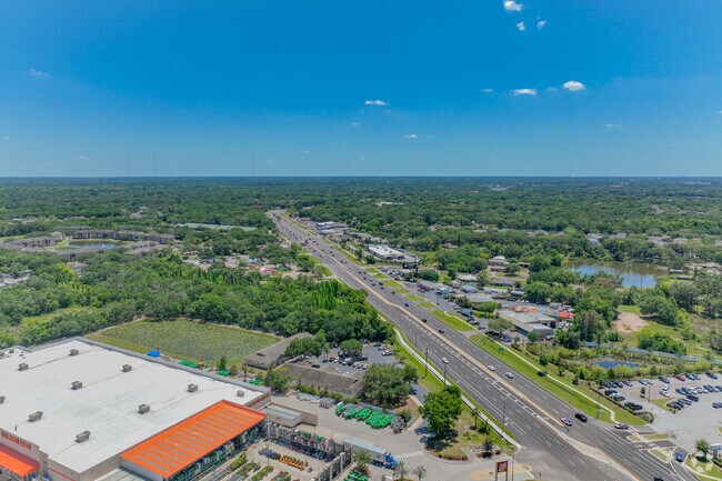 US 301 gives Bloomingdale's resident access to nearby locations.