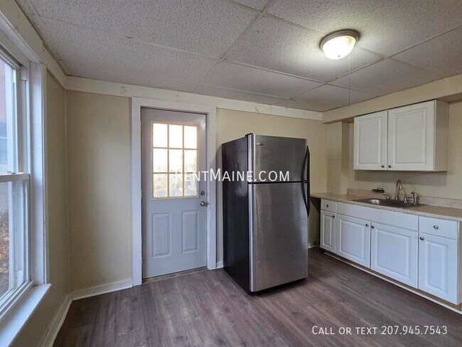 29 Elm St unit 1, Lewiston, ME 04240 - photo 3