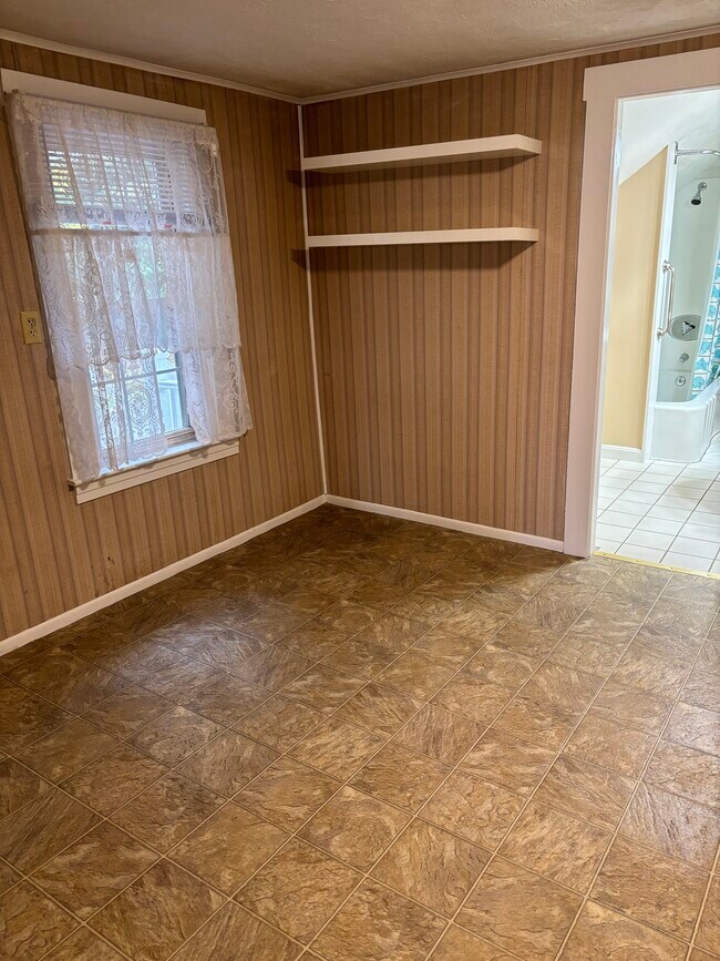 72 Hoover St unit 2 2nd floor, Leominster, MA 01453 - photo 6