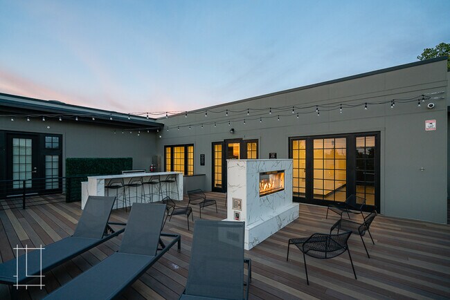 4th Crossing, Columbus, OH 43201 - photo 2