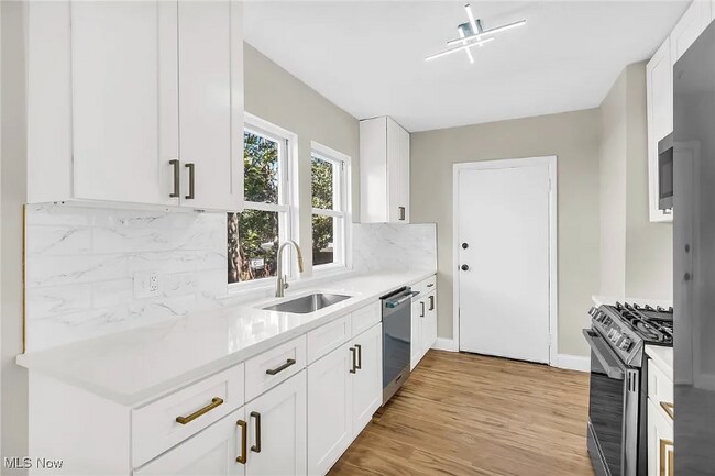 3211 W 121st St unit 1, Cleveland, OH 44111 - photo 5