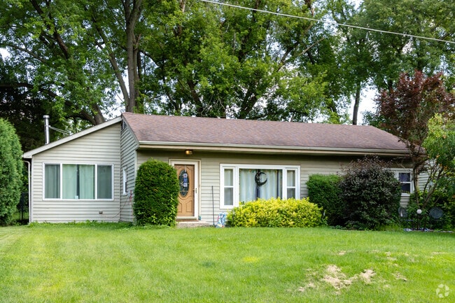 Ranch-style homes with detached garages are located in East Palm Beach.