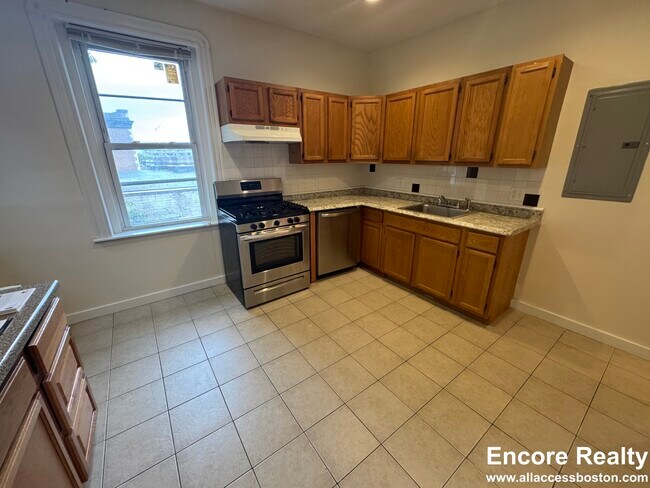 41 Orkney Rd unit 2, Brighton, MA 02135 - photo 2