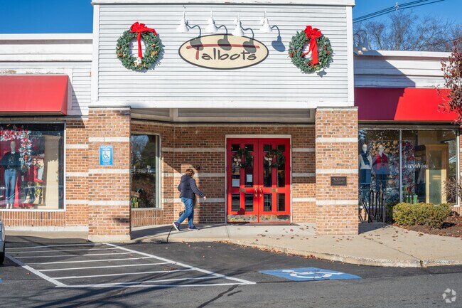 Find everything you need at The Barrington Shopping Plaza in the heart of Bay Spring, RI.