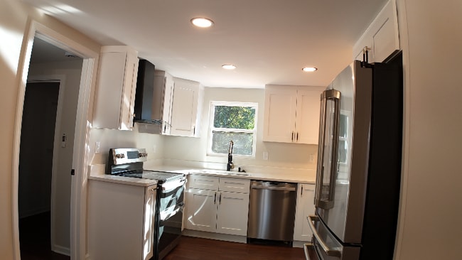 136 Moore St, Wellford, SC 29385 - photo 5