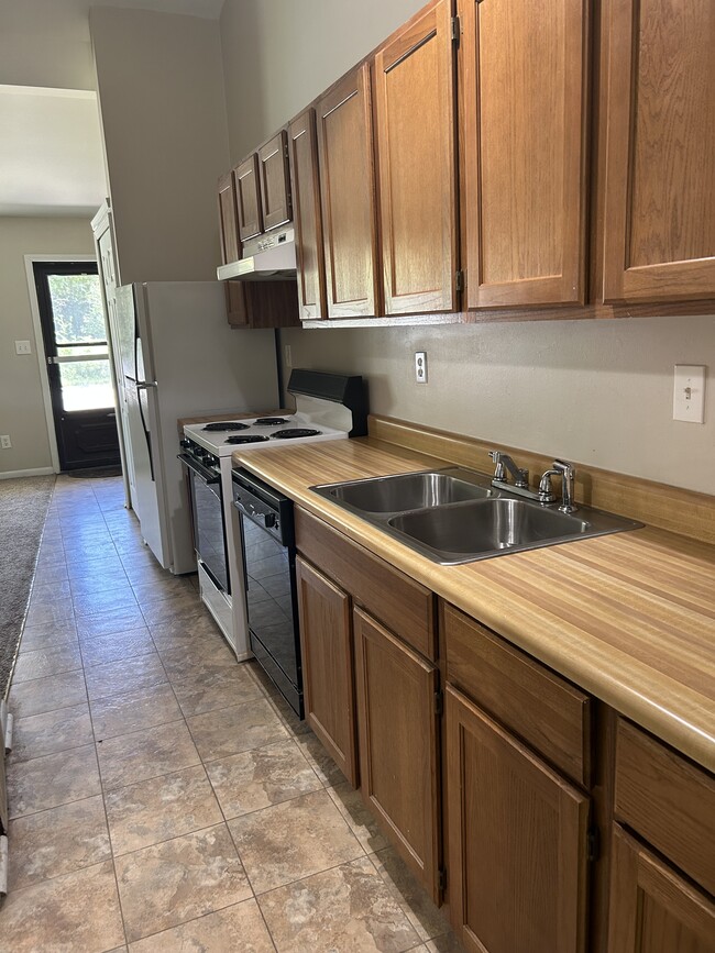 Brookside, Whitmore Lake, MI 48189 - photo 2