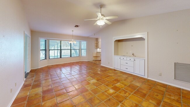 620 Lake Island Dr, Canyon Lake, TX 78133 - photo 2