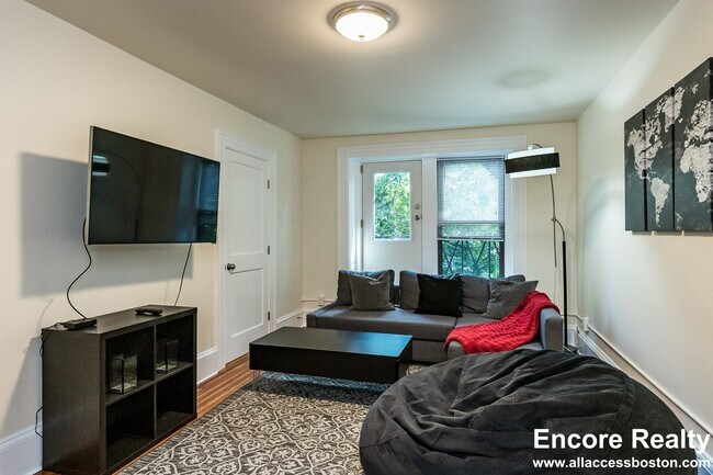 1463 Beacon St unit 10, Brookline, MA 02446 - photo 3