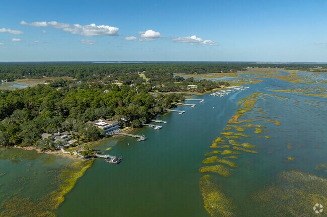 The Moss Creek community offers direct water access to the Intercoastal Waterway.