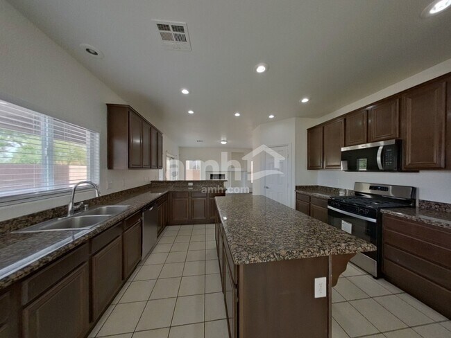 2974 E Gables Vale Ct, Las Vegas, NV 89121 - photo 3