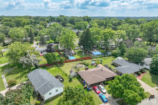 Forest Hills View offers small quaint neighborhoods
