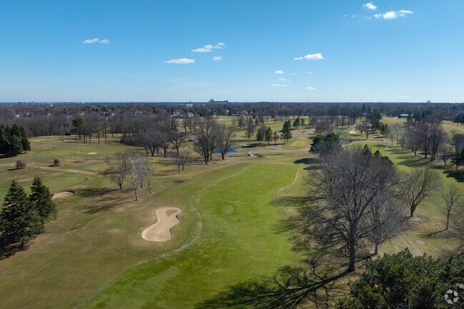 North Bay-Shorecrest golfers can play a round at the Meadowbrook Country Club.