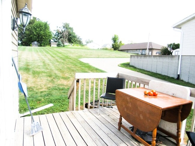 607 Marvin Ave, Grinnell, IA 50112 - photo 2