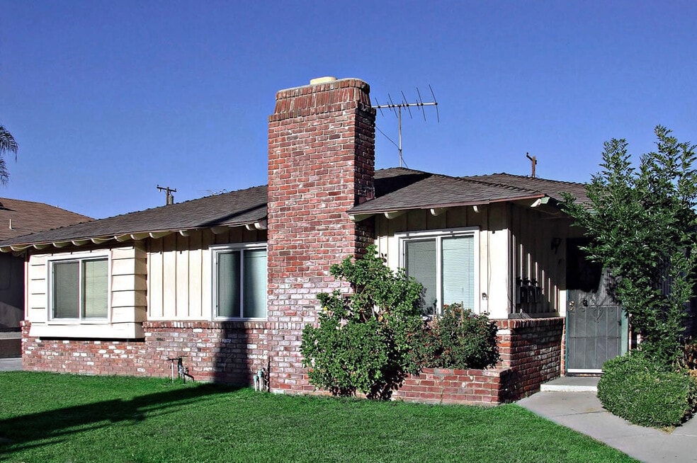 650 Ridgeway Ln unit 2, La Habra, CA 90631 - photo 1