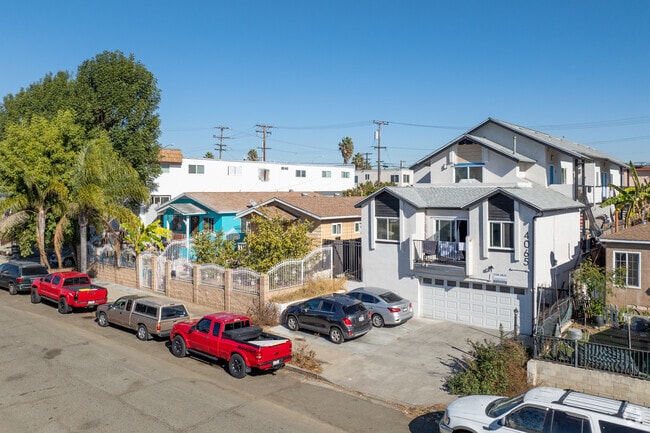 Streets in Colina Del Sol have a mix of multifamily and single family homes.