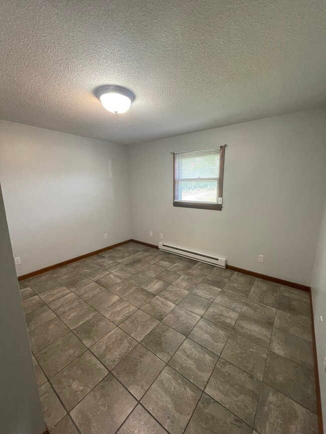 918 N Walnut St unit Apartment A, Olney, IL 62450 - photo 4