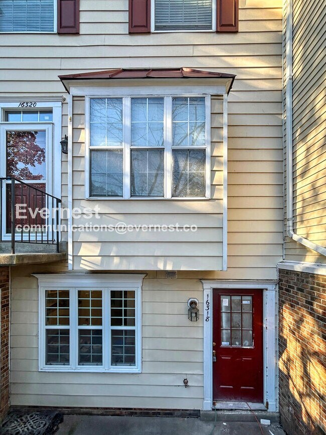 16318 Taconic Cir, Montclair, VA 22025