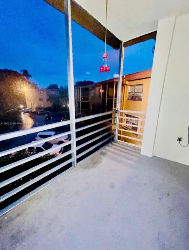 4399 NW 9th Ave unit 11 3 d, Pompano Beach, FL 33064 - photo 5