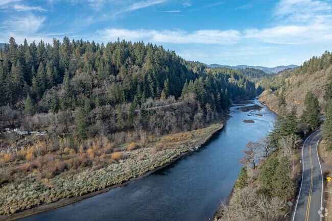 The White Salmon River is a great place to get outdoors and enjoy the fresh air.