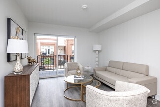 317 E 6th St, Des Moines, IA 50309