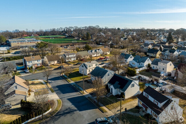Many single-family houses in Athenia come with front and backyards.