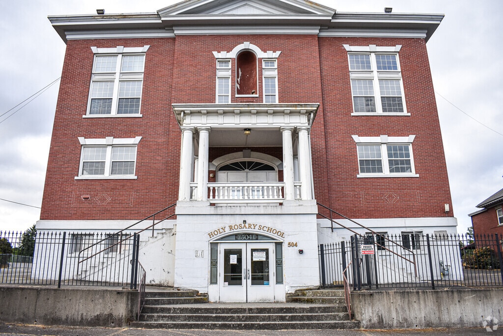 Holy Rosary Bilingual Academy is in the East Fife neighborhood.