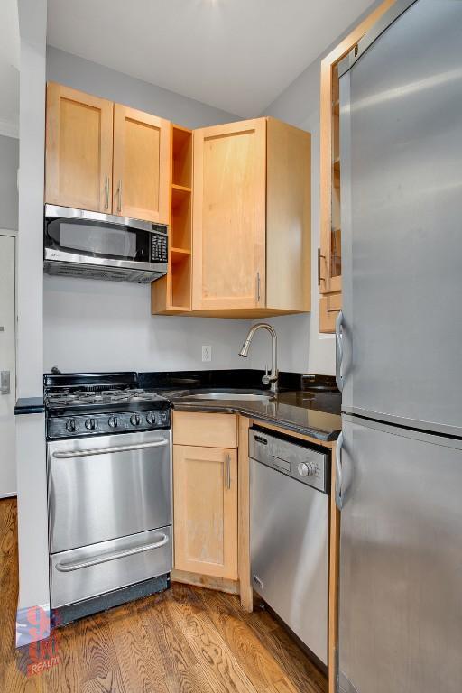 209 E 25th St unit 5E, New York, NY 10010 - photo 7