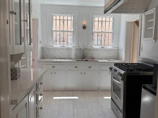 806 N Orange Dr Unit 806, Los Angeles, CA 90038