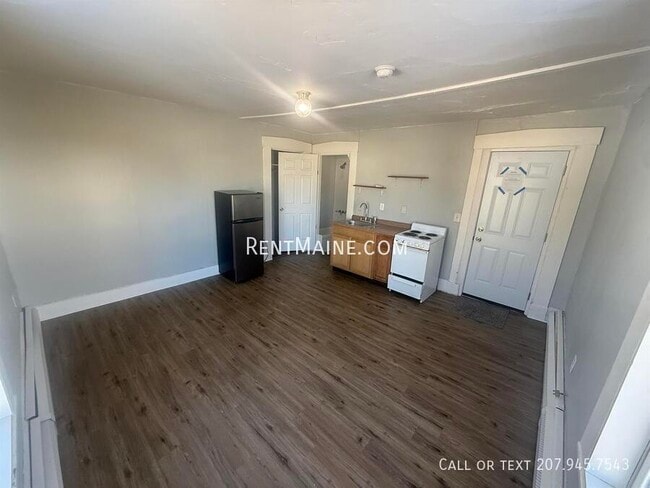 76 Court St unit 3, Bangor, ME 04401 - photo 4