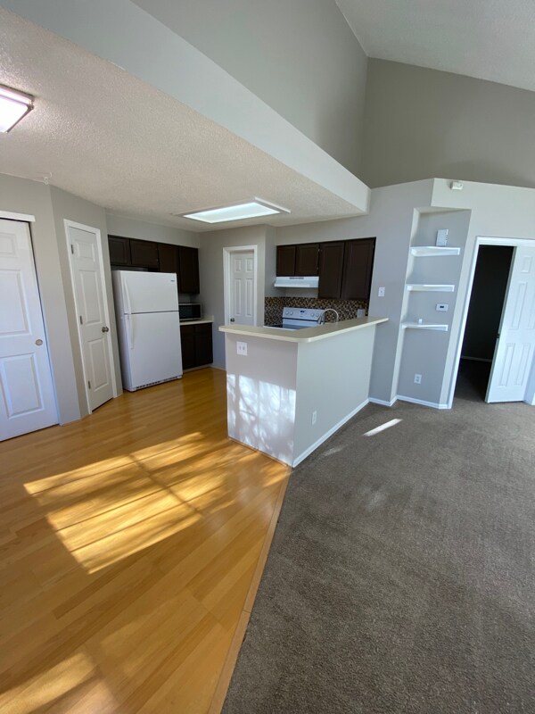 882 S Reed Ct, Lakewood, CO 80226 - photo 2