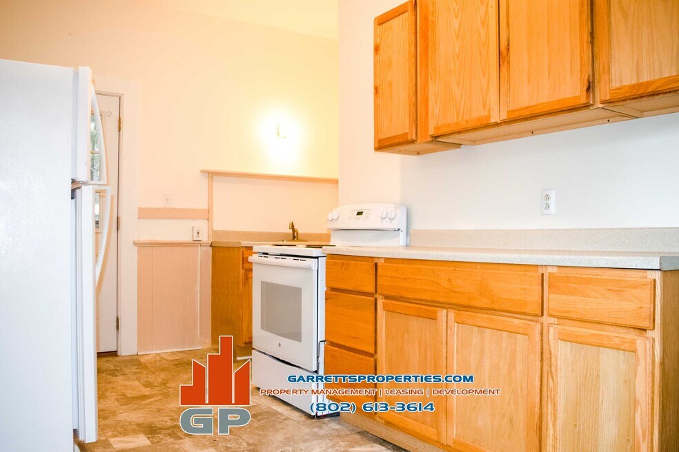 64 N Pleasant St unit 3, Middlebury, VT 05753 - photo 1