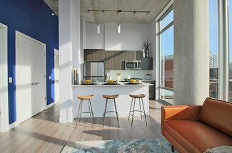 738 N Morgan St, Chicago, IL 60642