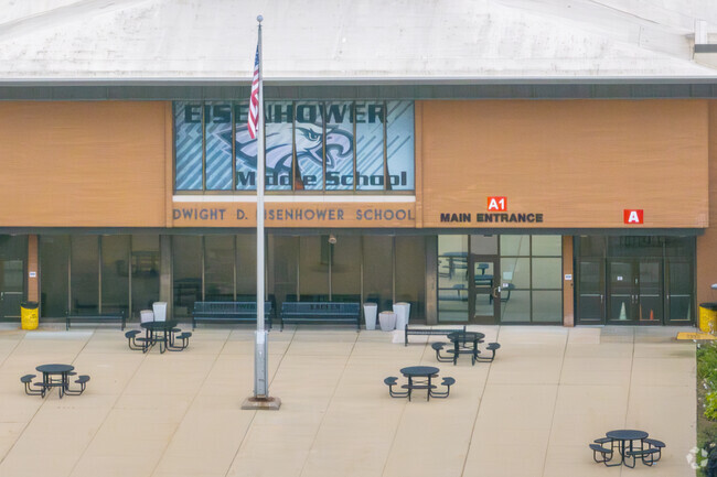 Eisenhower Middle School is a public school located in Rockford.