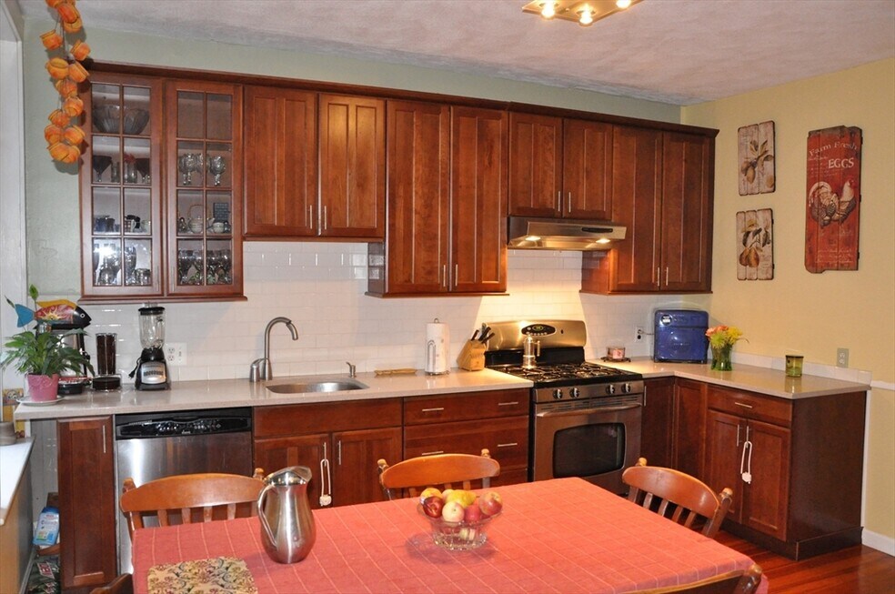 134 Fuller St unit 3, Brookline, MA 02446 - photo 1