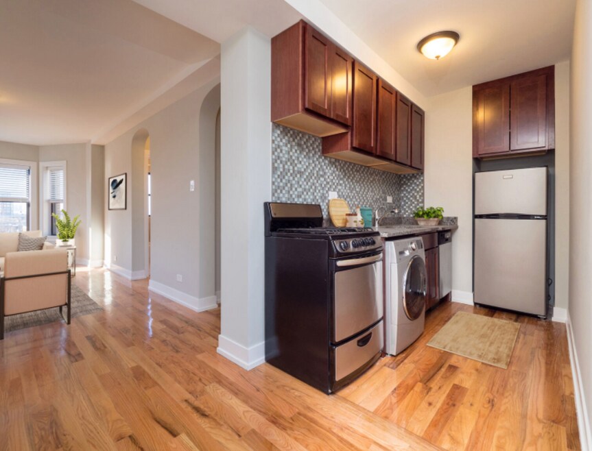 555 W Arlington Place unit 306, Chicago, IL 60614 - photo 1