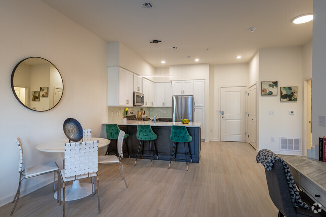 1BR, 1BA - 756SF