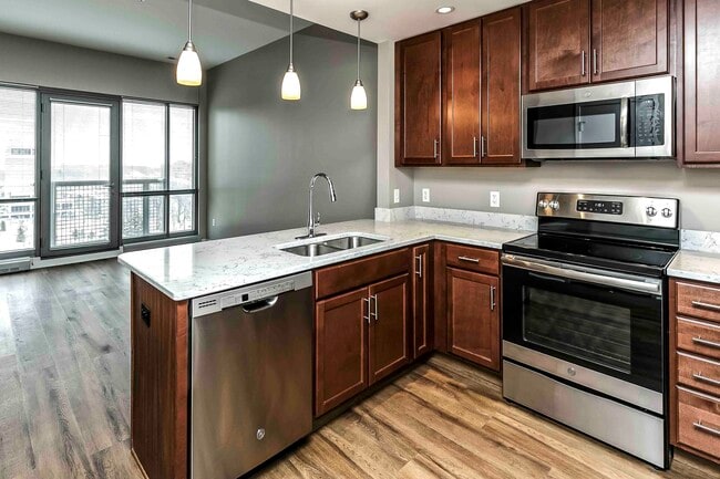 Midtown Crossing Apartments, Omaha, NE 68131 - photo 2