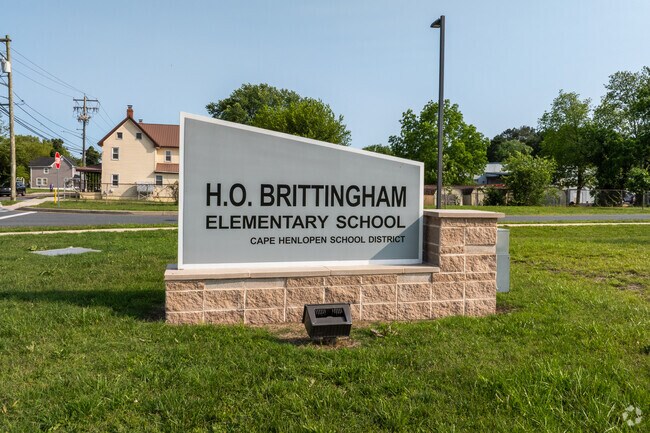 The student-teacher ratio of H.O. Brittingham Elementary School is 13 to 1.
