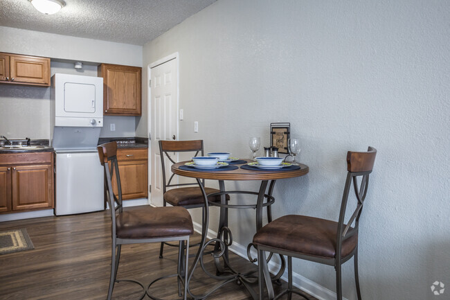 2 BR, 1 BA - 750 SF