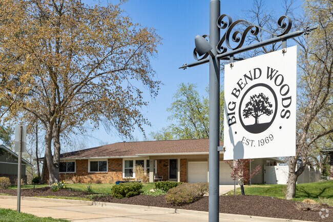 Big Bend Woods features classic '70s ranch homes in this established Manchester community.